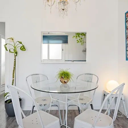 Hauzify I Zulu Apartment